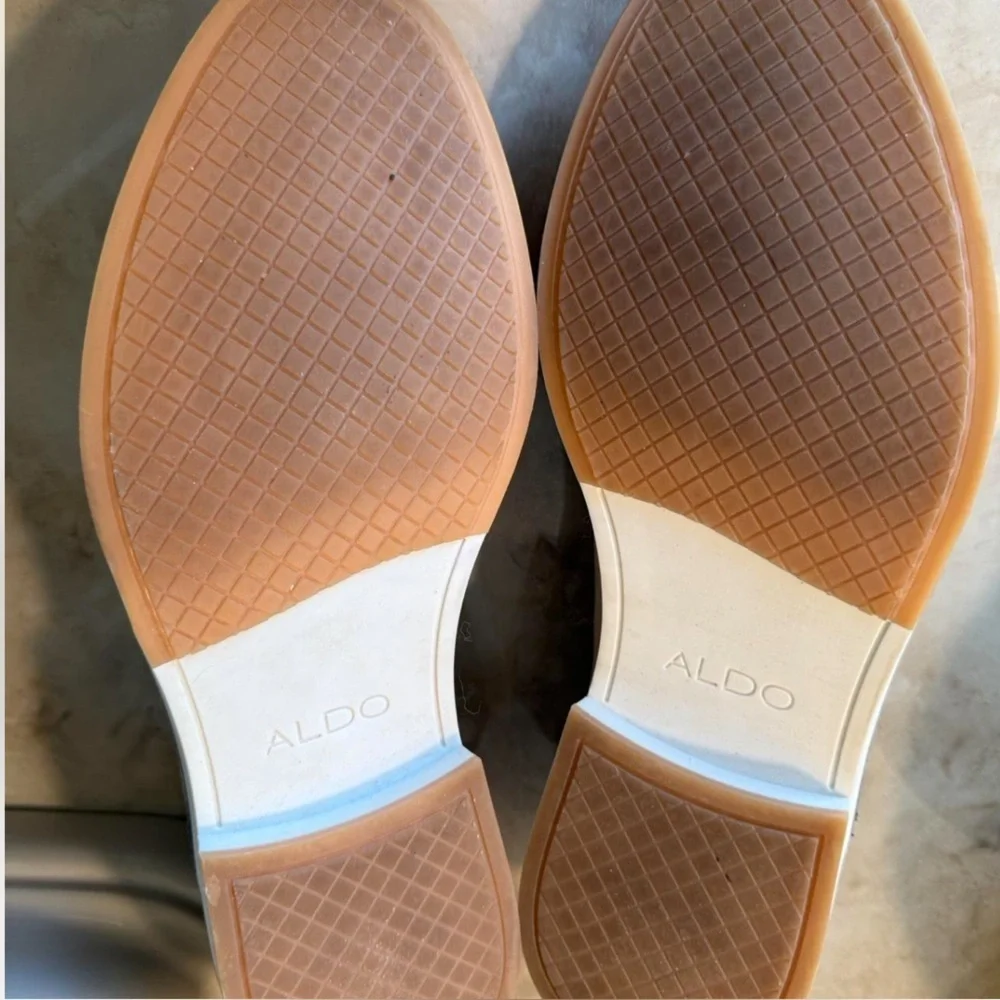Aldo still made tan